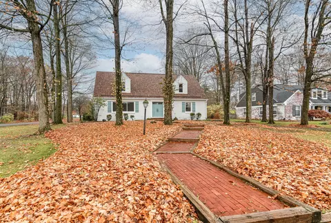 8404 Spring Mill Ct, Indianapolis, IN 46260