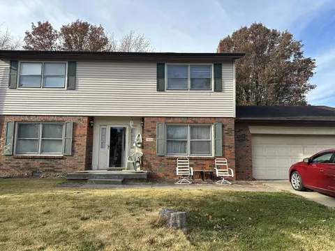 7804 Hollybrook Ln, Indianapolis, IN 46227