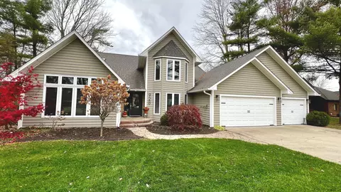 928 Shorewood Ct, Columbus, IN 47201
