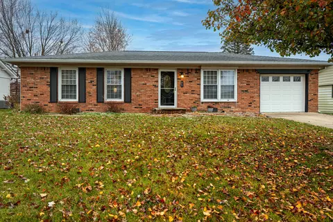 549 Willow Dr, Danville, IN 46122