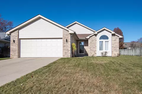 5886 Regency Dr, Columbus, IN 47203
