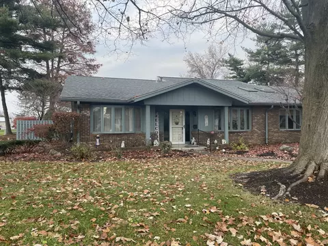 2425 Glenview Dr, Columbus, IN 47203