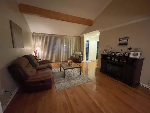 2425 Glenview Dr, Columbus, IN 47203 photo 3