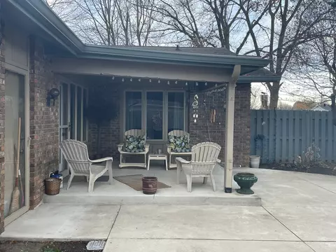 2425 Glenview Dr, Columbus, IN 47203 photo 23
