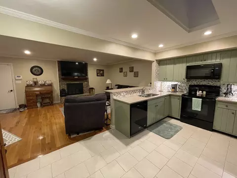 2425 Glenview Dr, Columbus, IN 47203 photo 9