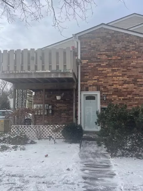 8284 Sobax Dr, Indianapolis, IN 46268