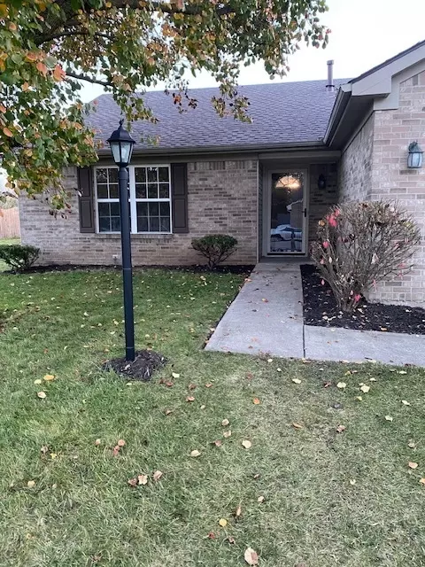 12141 Laurelwood Dr, Indianapolis, IN 46236