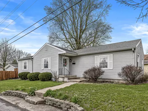 897 N 16th St, Noblesville, IN 46060