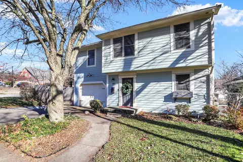 105 N Sixth St, Zionsville, IN 46077
