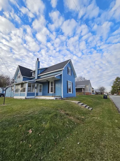 114 N 13th St, Elwood, IN 46036
