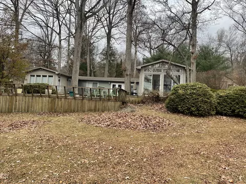1095 N Shore Dr, Martinsville, IN 46151