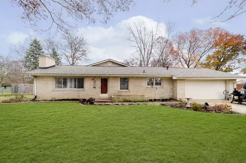 7482 S Woodrow Dr, Pendleton, IN 46064