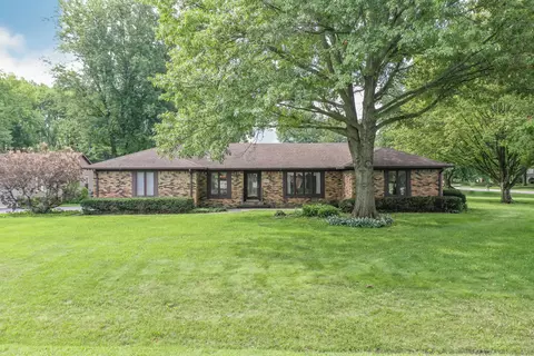 327 Woodland East Dr, Greenfield, IN 46140