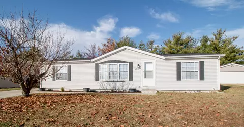 4712 Autumn Ridge Dr, Columbus, IN 47203