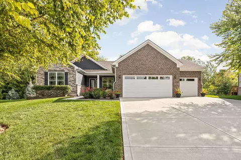 9933 Timberwood Ln, Mccordsville, IN 46055