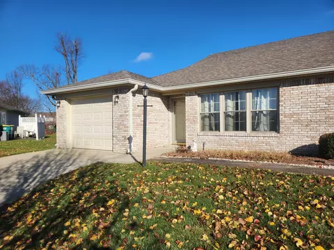 1374 Swan Dr, Franklin, IN 46131