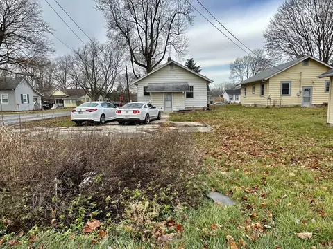 243 S Adams St, Pendleton, IN 46064 photo 2