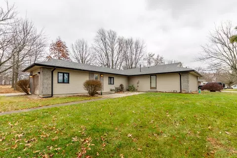 120 Coventry Dr, Anderson, IN 46012