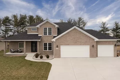 2102 Pawnee Trl, Columbus, IN 47203