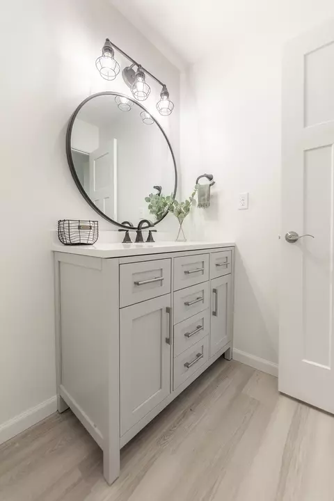 Bath - 7117 S 600 W, Pendleton, IN 46064 photo 3 of 3