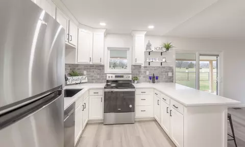 Kitchen - 7117 S 600 W, Pendleton, IN 46064 photo 2 of 2