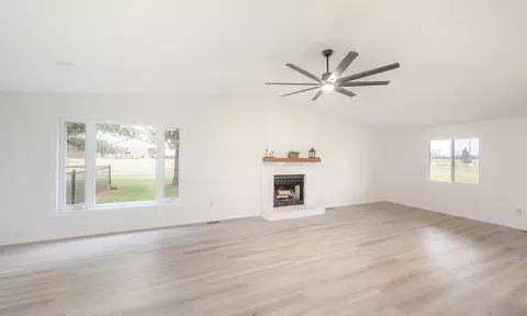 Living - 7117 S 600 W, Pendleton, IN 46064 photo 2 of 3
