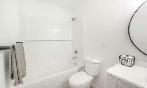 Bath - 7117 S 600 W, Pendleton, IN 46064 photo 2 of 3
