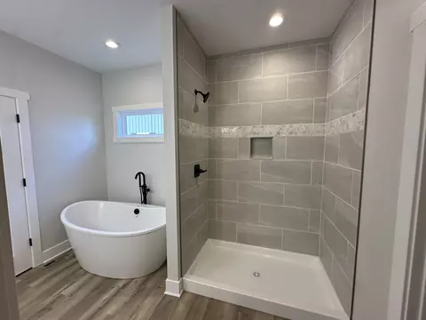 Bath - 114 E Oak St, Roachdale, IN 46172 photo 1 of 10