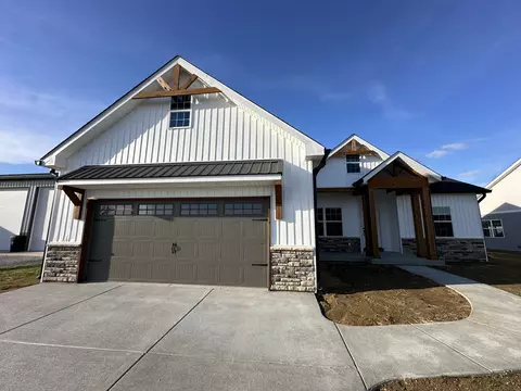 Exterior - 114 E Oak St, Roachdale, IN 46172 photo 6 of 11