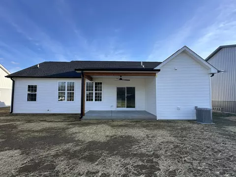 Exterior - 114 E Oak St, Roachdale, IN 46172 photo 4 of 11