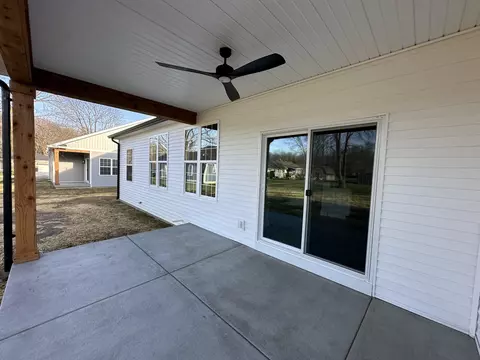 Exterior - 114 E Oak St, Roachdale, IN 46172 photo 5 of 11