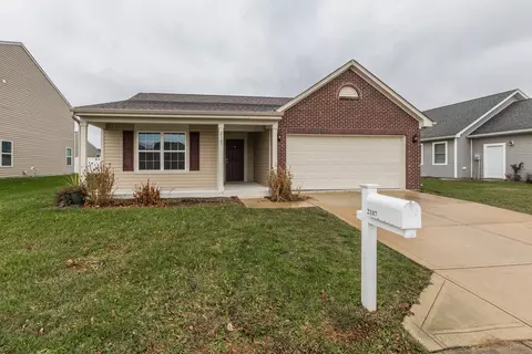 2107 Twelve Oaks Dr, Shelbyville, IN 46176