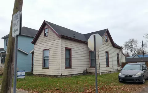 221 W 11th St, Connersville, IN 47331
