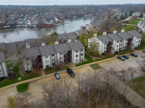 8158 Shorewalk Dr #B, Indianapolis, IN 46236