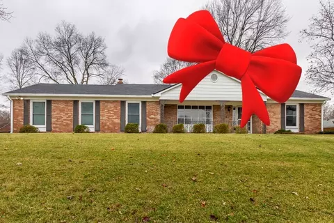 835 W Spring Valley Dr, Anderson, IN 46011