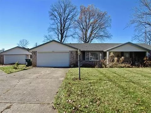 6705 N Brenda Ln, Muncie, IN 47304