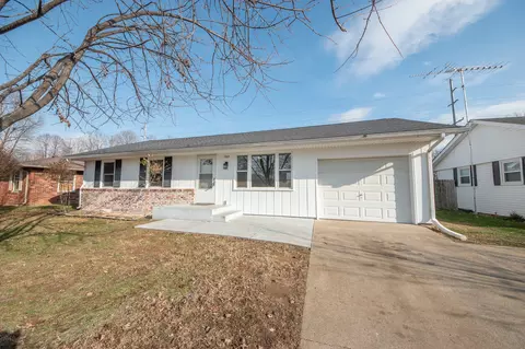 1965 Dawnshire Dr, Columbus, IN 47203