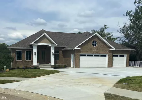 1452 Maple Ridge Ct, Columbus, IN 47201