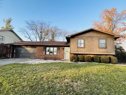 3820 Waycross Dr, Columbus, IN 47203