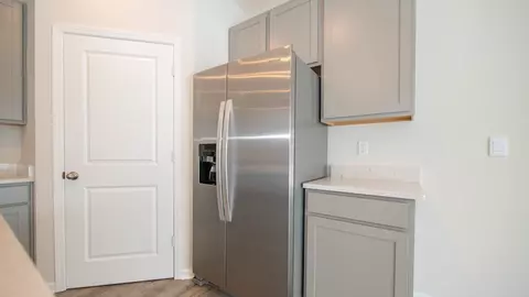 Kitchen - 348 Milltown Dr, Pendleton, IN 46064 photo 4 of 7