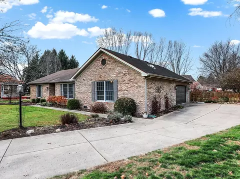 327 Whispering Willow Ct, Noblesville, IN 46060