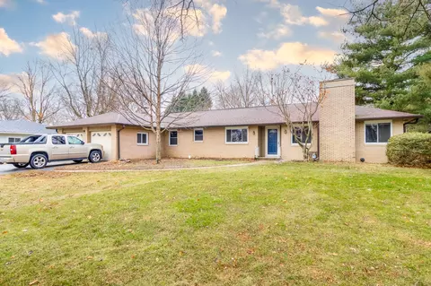 8824 Crestview Dr, Indianapolis, IN 46240