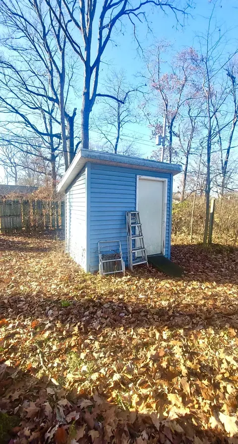 405 N Shellbark Rd, Muncie, IN 47304 photo 3