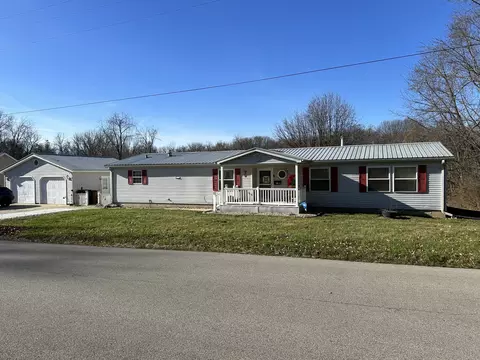 690 N Maple St, Veedersburg, IN 47987
