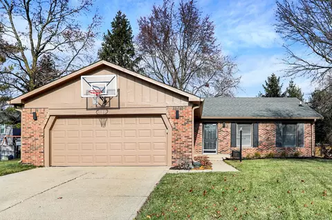 7904 Hampton Pl, Fishers, IN 46038 photo 2