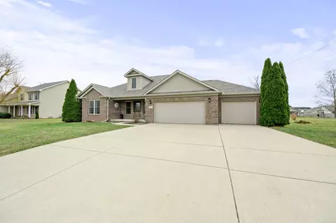 5373 River Birch Dr, Columbus, IN 47201
