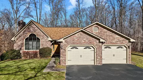 370 Cottonwood Dr, Mooresville, IN 46158