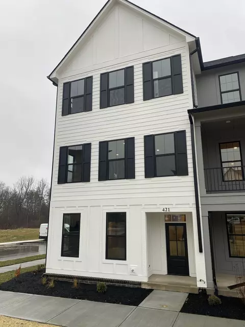 421 Mariposa Trl, Carmel, IN 46032