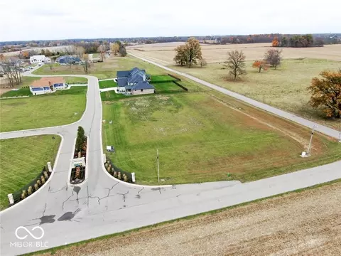 7027 N Lakeshore Dr, Greenfield, IN 46140