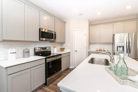 9906 Olympic Blvd, Pendleton, IN 46064 photo 17